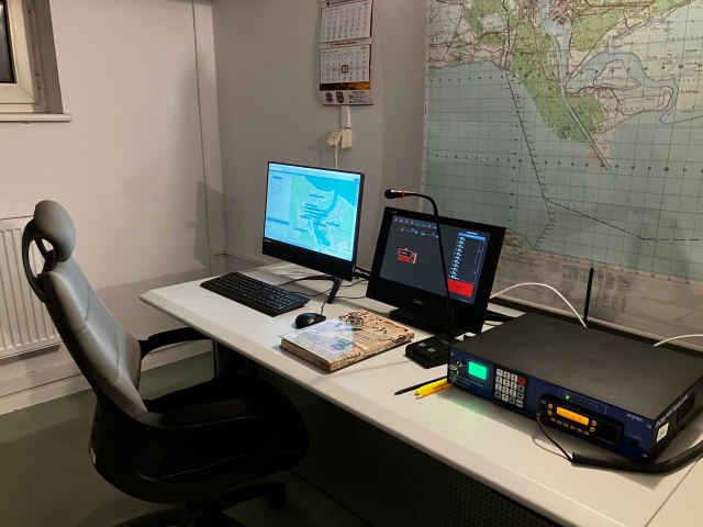 Stary schron, nowe możliwości. Samorząd Świnoujścia będzie modernizował bunkier przy szkole. W tej chwili pomieszczenie jest wykorzystywane jako strzelnica sportowa.