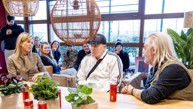 Królowa Holandii Maksyma odwiedziła w Amsterdamie schronisko dla bezdomnych imigrantów z Unii Europejskiej, z których większość to Polacy.