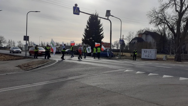 Na jezdni w kierunku Szczecina protestują rolnicy - przekazała Generalna Dyrekcja Dróg Krajowych i Autostrad.