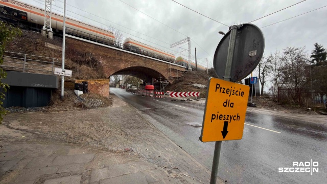 Ważna informacja dla kierowców, którzy pokonują ulice szczecińskiego Golęcina. Spółka PKP PLK rozpoczęła remont wiaduktu kolejowego na ulicy Strzałowskiej.