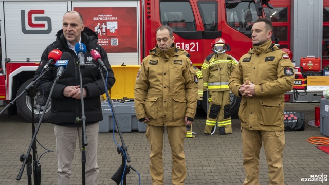 Wozy gaśniczo-ratownicze, łodzie, agregaty prądotwórcze i mikrobusy ewakuacyjne to część sprzętu ratowniczego, jaki otrzymali zachodniopomorscy strażacy z Państwowej Straży Pożarnej.