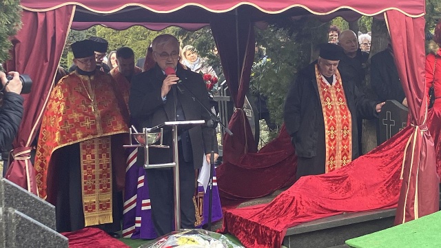 Tłumy Szczecinian żegnały dziś na Cmentarzu Centralnym Henryka Kołodzieja - Konsula Honorowego Ukrainy, działacza społecznego na rzecz mniejszości ukraińskiej, przez lata przewodniczącego Szczecińskiego Oddziału Związku Ukraińców w Polsce.