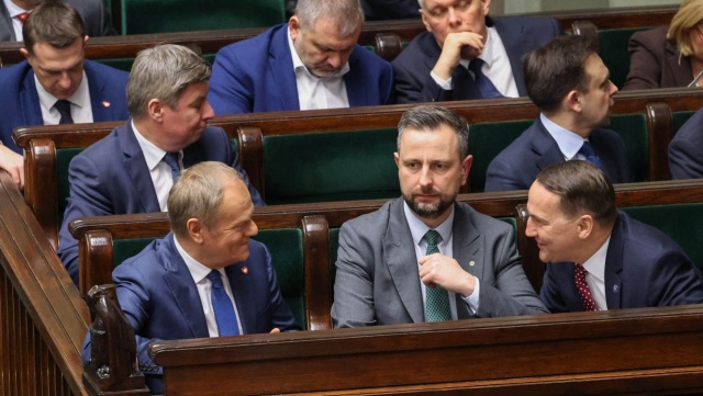 Expos wicepremiera, ministra spraw zagranicznych Radosława Sikorskiego wywołało spór między rządem a opozycją.