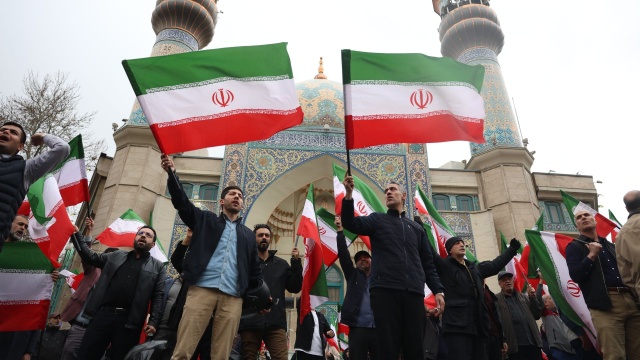 Ali Reza Arafi z irańskiej Rady Strażników został wybrany do Rady Przywódczej, która będzie tymczasowo sprawować obowiązki zabity w amerykańsko-izraelskich atakach najwyższego przywódcy Iranu, ajatollaha Alego Chameneia - podała agencja ISNA. W Radzie zasiadają już prezydent kraju i szef irańskiej władzy sądowniczej.