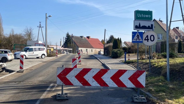 Wykonawca robót drogowych w Ustowie wznawia prace. Przerwa była spowodowana niesprzyjającymi, zimowymi warunkami atmosferycznymi.