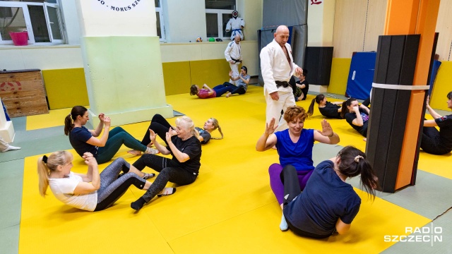 Dzień Kobiet zbliża się wielkimi krokami. Zamiast tradycyjnego goździka, sekcja szczecińskich judoków skupiona wokół klubu UKS-47 Bushido-Morus zaprasza wszystkie panie na bezpłatny cykl zajęć z samoobrony. W poniedziałek odbyło się pierwsze spotkanie z czterech zaplanowanych.