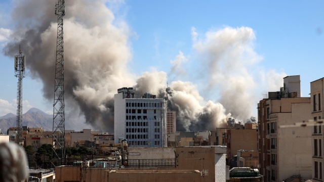 Kolejna noc intensywnych irańskich ataków na Bliskim Wschodzie. Na całym terytorium Izraela słychać było alarmy przeciwlotnicze. Iran atakował amerykańskie placówki dyplomatyczne lub instalacje wojskowe m.in. na terytorium Arabii Saudyjskiej, Bahrajnu i Zjednoczonych Emiratów Arabskich.