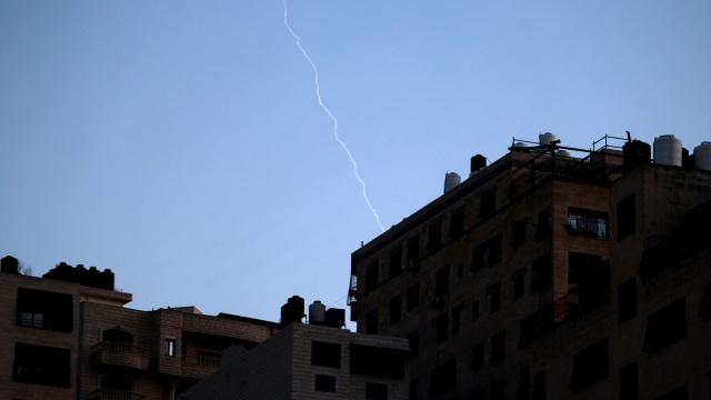 Eksperci są zgodni co do jednego - niewiadomych jest więcej niż odpowiedzi, a rozwój wydarzeń pozostaje trudny do przewidzenia.