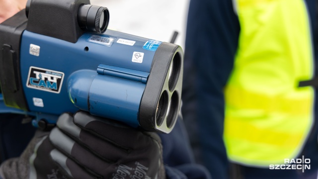 22-latek w BMW przekroczył prędkość o 66 kmh - stracił prawo jazdy. Podczas patrolu w Kikorze policjantów minął samochód marki BMW, który później gwałtownie przyspieszył.