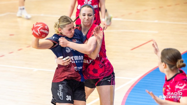 Piłkarki ręczne SPR Pogoni przegrały w Szczecinie, w sobotę 22:25 w zaległym meczu 15. kolejki Ligi Centralnej z Koroną Kielce.