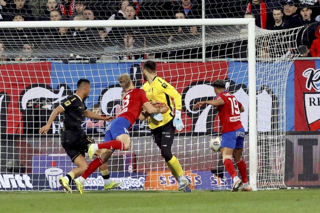 Cudu nie było. Piłkarze Pogoni polegli pod Jasną Górą. Szczecinianie przegrali na wyjeździe z Rakowem Częstochowa 0:2 w 24 kolejce ekstraklasy.