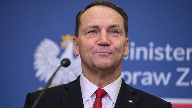 Podpis pod rządowym SAFE i jednoczesna otwartość na rozmowy o alternatywnych źródłach finansowania obronności. Takie głosy słychać od przedstawicieli rządu przed wtorkowym spotkaniem w Pałacu Prezydenckim.