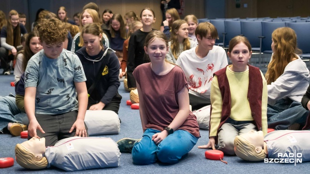 Ponad 50 najmłodszych wolontariuszy ze szczecińskich szkół uczyło się udzielania pierwszej pomocy. To w ramach warsztatów Bezpieczny Wolontariat.