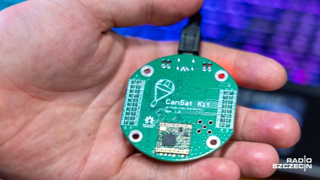 Szczecińska Trzynastka celuje w kosmos. Uczniowie Liceum Ogólnokształcącego przygotowują projekt minisatelity do międzynarodowego konkursu CanSat Europejskiej Agencji Kosmicznej. Od października prowadzą pomiary i dopracowują konstrukcję sondy mieszczącej się w puszce.