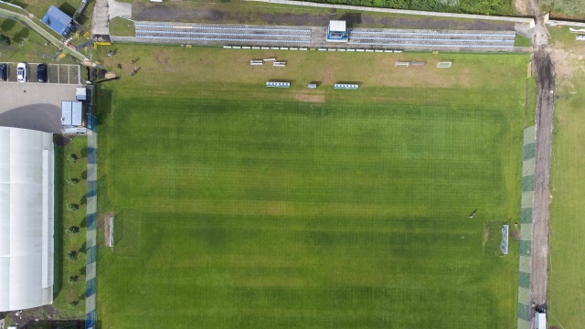 Stadion miejski przy Stołczyńskiej, na którym grają piłkarze Świtu Szczecin będzie modernizowany. Radni Koalicji Obywatelskiej podczas spotkania klubu Koalicji Obywatelskiej zgodzili się na inwestycje niezbędne do uzyskania licencji na grę w 2 lidze.