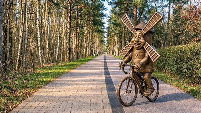 Świnoujście chce mieć nowy symbol. To figura Wiatraczka inspirowana znakiem nawigacyjnym Stawą Młyny.