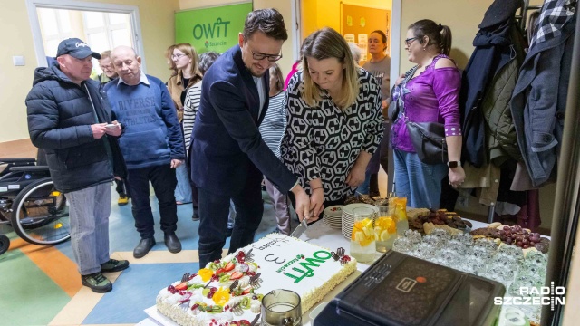 Powiększalniki dla słabowidzących, poduszki wibracyjne dla osób z szumami usznymi, znaczniki miejsca dla osób niedowidzących czy mobilne koncentratory tlenu. Chodzi o urządzenia, które przeznaczone są dla osób z niepełnosprawnością. Można je przetestować w szczecińskim Ośrodku Wsparcia i Testów przy ulicy Bohaterów Warszawy 27, który obchodzi trzecie urodziny.