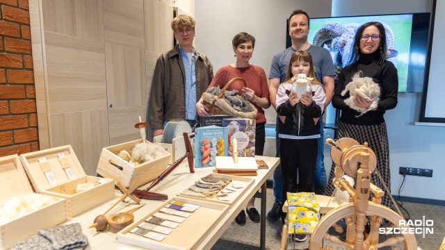 Wydarzenie wpisuje się w globalny trend slow fashion oraz powrót do naturalnego rękodzieła. Mowa o spotkaniu w ramach Projektu Polska Wełna, które odbyło się w filii nr 7 Biblioteki Miejskiej w Szczecinie.