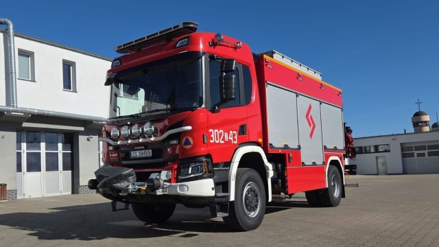 Jak podaje serwis remiza.pl Jednostka Ratowniczo - Gaśnicza nr 2 w Szczecinie otrzymała nowy samochód ratownictwa technicznego.