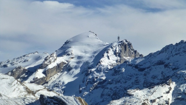 Jedna osoba zginęła w wyniku zerwania się wagonika kolejki niedaleko Engelbergu w Szwajcarii. Do wypadku doszło w kompleksie narciarskim na stokach góry Titlis.