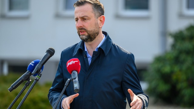 Wicepremier, szef MON i lider PSL Władysław Kosiniak-Kamysz zapowiedział w piątek, że PSL złoży w Sejmie projekt ustawy, która ma być de facto poprawioną wersją przedstawionej propozycji prezydenta Karola Nawrockiego o tzw. polskim SAFE 0 proc. Projekt ma trafić do Sejmu w przyszłym tygodniu,