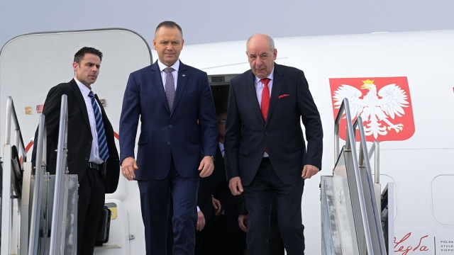 Prezydent Polski Karol Nawrocki spotkał się w poniedziałek w Budapeszcie z premierem Węgier Viktorem Orbanem. Oba kraje obchodzą w poniedziałek Dzień Przyjaźni Polsko-Węgierskiej. Nawrocki spotkał się również z prezydentem Węgier Tamasem Sulyokiem.