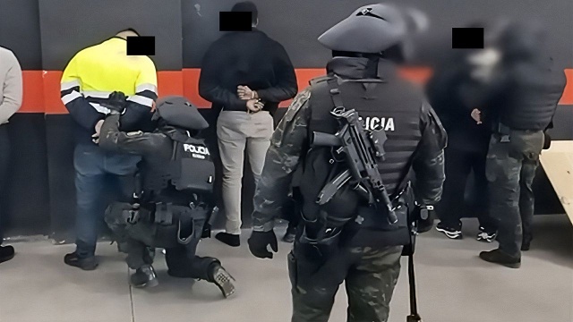 Przejęto ponad trzy tony narkotyków i zatrzymano 12 osób. CBŚP przy współpracy policjantów ze Szwecji i Hiszpanii rozbiło międzynarodowy gang narkotykowy.