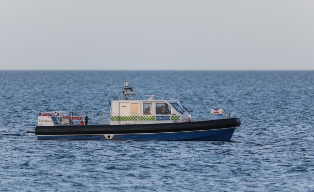 Teraz Niemcy i skomplikowana akcja ratująca życie humbaka. Waleń ugrzązł na bałtyckiej mieliźnie niedaleko Lubeki. Działania służb i naukowców trwają już trzecią dobę.