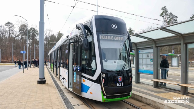 Debiut Moderusów Gamma zbliża się wielkimi krokami. Na pętli przy jeziorze Głębokim zaprezentowano pierwszy z dwunastu najnowszych dwukierunkowych tramwajów, który w sobotę odbędzie swoje pierwsze kursy z pasażerami.