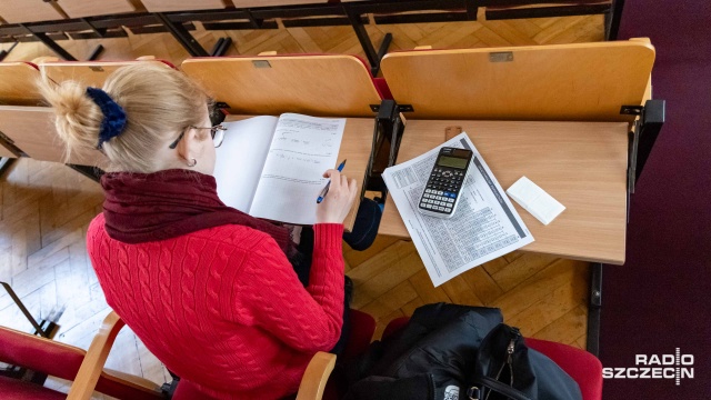 Siła, energia i matura na horyzoncie - Uczniowie liceów wzięli udział w wydarzeniu Matura Skrojona na Miarę, gdzie mogli sprawdzić swoje umiejętności z fizyki w praktyce.