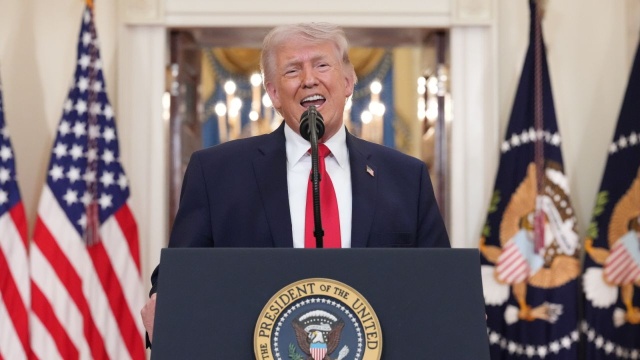 Prezydent USA Donald Trump grozi Iranowi zniszczeniem elektrowni i mostów. Na platformie Truth Social napisał, że amerykańska armia nie zaczęła nawet jeszcze niszczyć tego, co zostało w Iranie. Następne będą mosty i elektrownie.