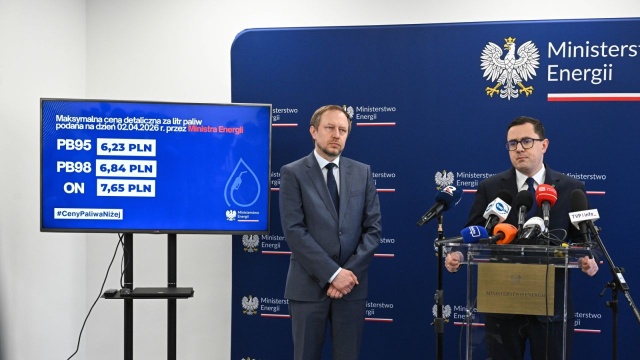 Ceny paliw na okres Świąt Wielkanocnych będą obowiązywały od Wielkiej Soboty do wtorku włącznie. Ministerstwo Energii opublikuje dziś kolejne obwieszczenie w sprawie nowych maksymalnych cen paliw.