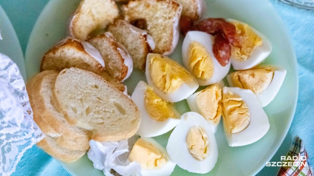 Dzielenie się jajkiem i spotkania w rodzinnym gronie - to jedne z piękniejszych polskich zwyczajów - podkreśla socjolog. Chodzi o Śniadanie Wielkanocne.