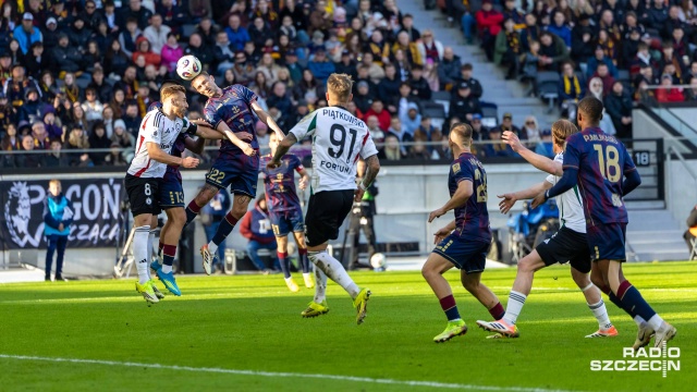 Świąteczny hit ekstraklasy w Szczecinie. Piłkarze Pogoni w lany poniedziałek mierzą się z Legią Warszawa w 27. kolejce rozgrywek.