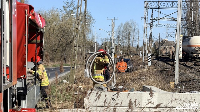 Operacja przepompowania amoniaku z wykolejonej cysterny odbędzie się w czwartek - potwierdził rzecznik PKP PLK. Skład, przewożący niebezpieczny ładunek, wykoleił się na stacji Szczecin-Stołczyn w sobotę.