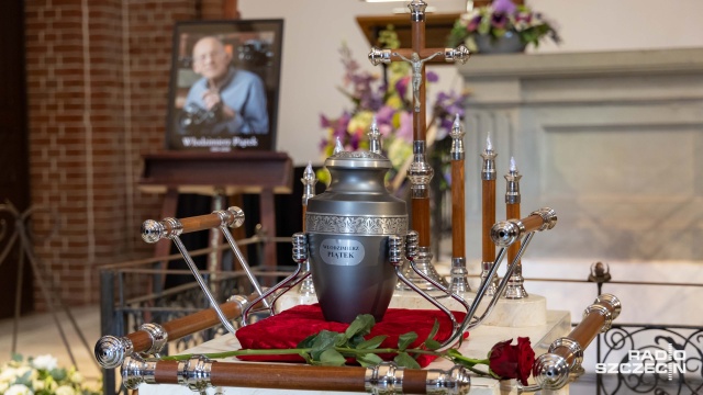 Rodzina, najbliżsi znajomi i mieszkańcy Szczecina pożegnali na Cmentarzu Centralnym Włodzimierza Piątka.