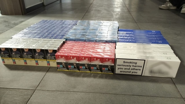 Nielegalne papierosy i krajanka tytoniowa zabezpieczone przez stargardzkich policjantów.