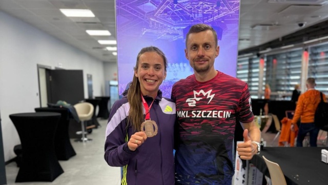 Monika Olejarz z MKL-u Szczecin zdobyła brązowy medal Mistrzostw Polski w biegu maratońskim w Łodzi.