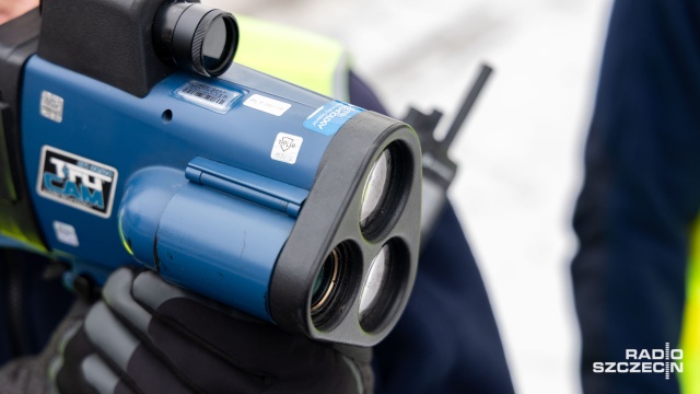 Chwila pośpiechu za kółkiem i miesiące konsekwencji. Na drodze wojewódzkiej numer 163 policja zatrzymała kierowcę, który - poza terenem zabudowanym - pędził 156 kilometrów na godzinę.