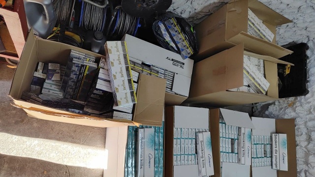 Ponad 80 tysięcy sztuk papierosów bez polskich znaków akcyzy wykryli funkcjonariusze Krajowej Administracji Skarbowej i Komendy Powiatowej Policji w Białogardzie.