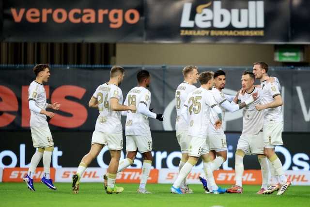 Piłkarze Pogoni Szczecin wygrali 2:0 w Gliwicach z Piastem, w 28. kolejce ekstraklasy.