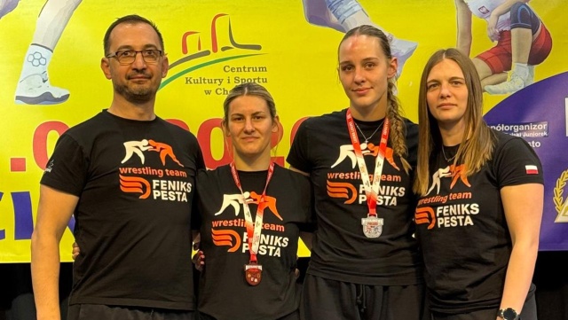Trzy medale: dwa srebrne i brązowy zdobyły zawodniczki województwa zachodniopomorskiego w Mistrzostwach Polski Juniorek do lat 20 w zapasach kobiet w Chęcinach.