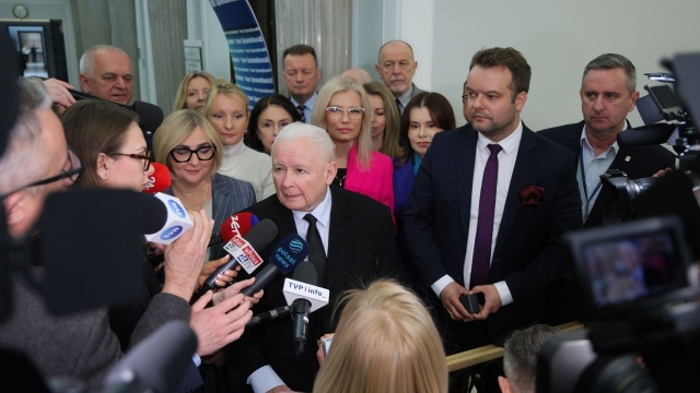 Prezes PiS Jarosław Kaczyński ma nadzieję, że Zbigniew Ziobro i Marcin Romanowski nie będą musieli wrócić do Polski.