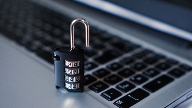 Rosyjscy hakerzy włamali się do kont pocztowych niemal dwustu ukraińskich prokuratorów. Tak twierdzą zachodnie media, powołując się na prowadzącą śledztwo grupę ekspertów.