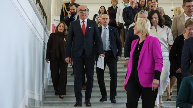 Marszałek Sejmu Włodzimierz Czarzasty złożył w prokuraturze zawiadomienie o podejrzeniu popełnienia przestępstwa przez Konrada Berkowicza (Konfederacja) - poinformowała Kancelaria Sejmu. W ocenie marszałka, poseł dopuścił się czynów publicznego znieważenia flagi państwa obcego i propagowania faszyzmu.