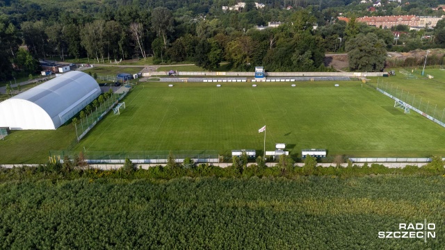 Na stadionie przy ulicy Stołczyńskiej wybudujemy od razu oświetlenie dla potrzeb I ligi piłki nożnej - zapowiada dyrektor Miejskiego Ośrodka Sportu Rekreacji i Rehabilitacji w Szczecinie Karol Lipiński.