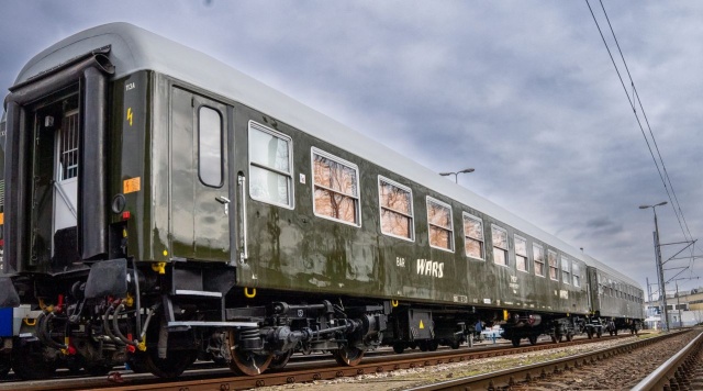 Kto pierwszy ten lepszy. W nocy ruszyła przedsprzedaż biletów na pociąg Nieśpieszny relacji Kołobrzeg - Warszawa Główna.