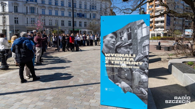 To wydarzenie z historii miasta, o którym nie wszyscy wiedzą - szczeciński oddział Instytutu Pamięci Narodowej przypomina o tym na wystawie Wygnali Bieruta z trybuny. Można ją zobaczyć na placu Zgody.