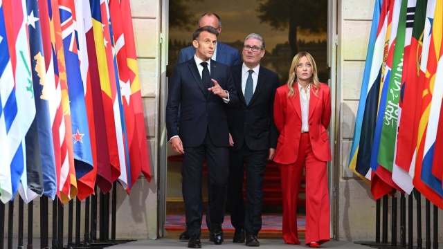 Po ochłodzeniu relacji z Donaldem Trumpem, Giorgia Meloni ponownie spogląda na Europę. Dziś (17.04) zaproszono ją na spotkanie na temat sytuacji w cieśninie Ormuz. Premier Włoch zadeklarowała możliwość wysłania tam krajowych jednostek.