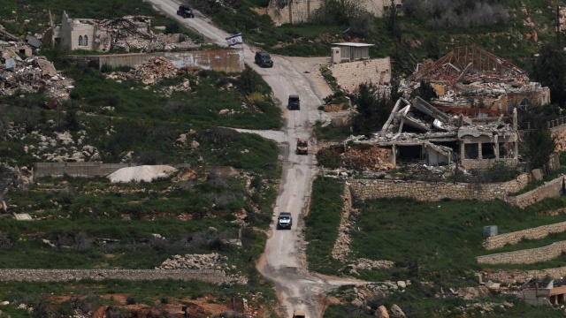 Libańczycy wracają na zniszczone wojną Izraela z Hezbollahem południe kraju. W nocy weszło w życie zawieszenie broni.